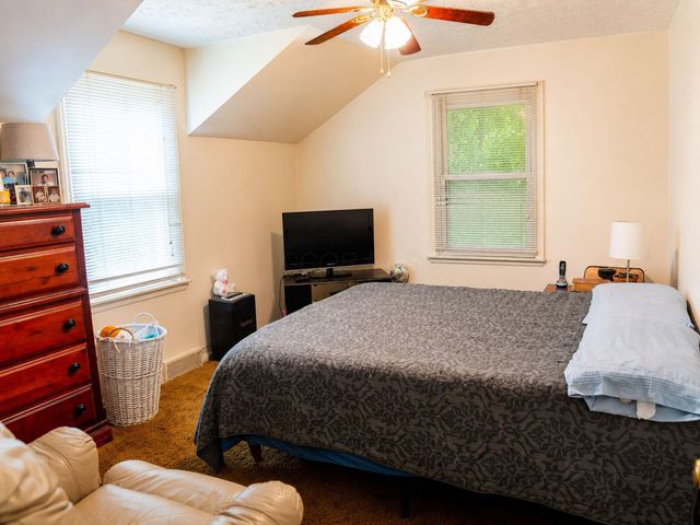 1993 Greenway Avenue N, Columbus, OH 43219
