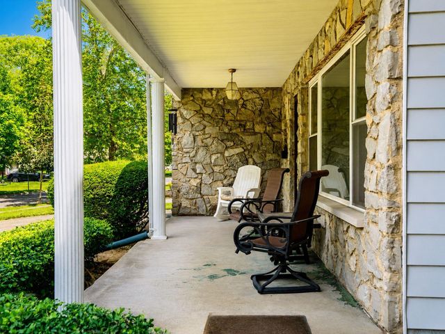 1993 Greenway Avenue N, Columbus, OH 43219