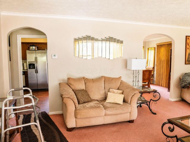 1993 Greenway Avenue N, Columbus, OH 43219