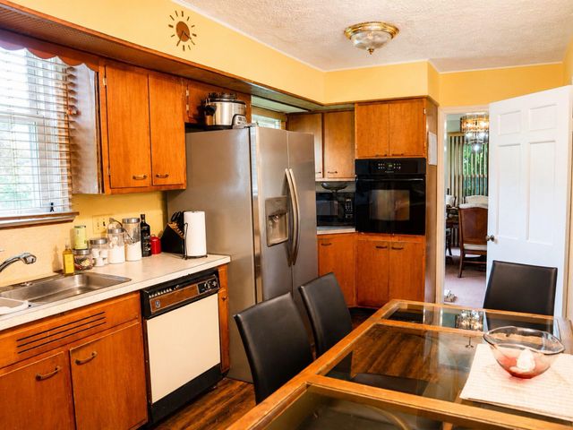 1993 Greenway Avenue N, Columbus, OH 43219