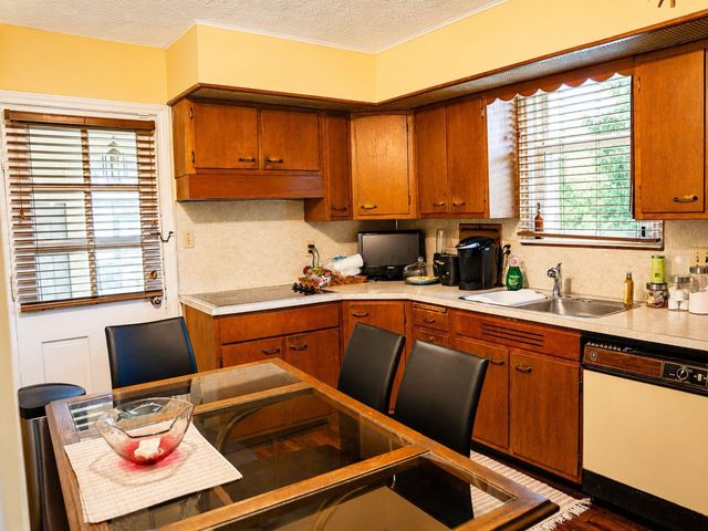 1993 Greenway Avenue N, Columbus, OH 43219