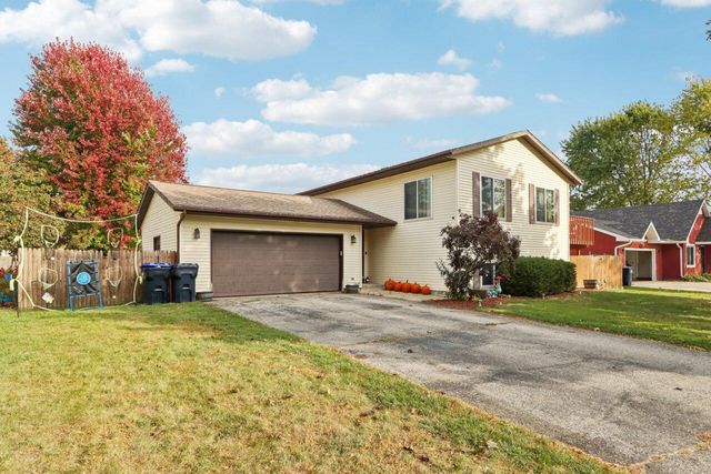 415 Amparo STREET, Elkhorn, WI 53121