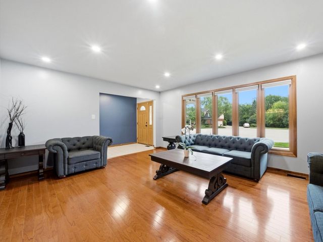 16432 Pear Avenue, Orland Park, IL 60467