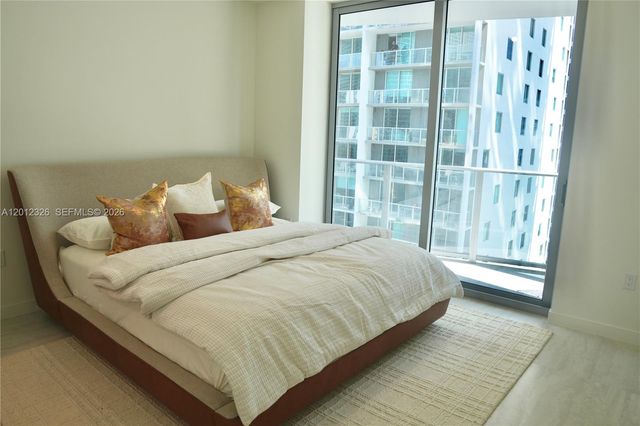 77 SE 5th Street 2414, Miami, FL 33131
