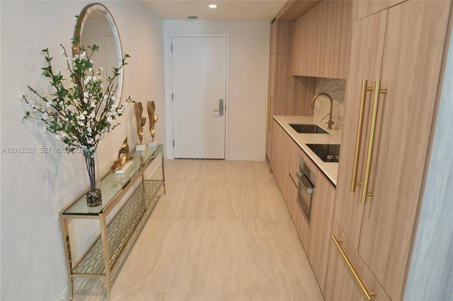 77 SE 5th Street 2414, Miami, FL 33131