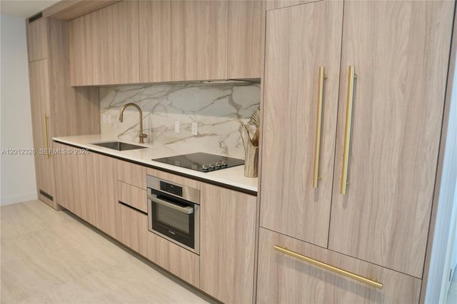 77 SE 5th Street 2414, Miami, FL 33131