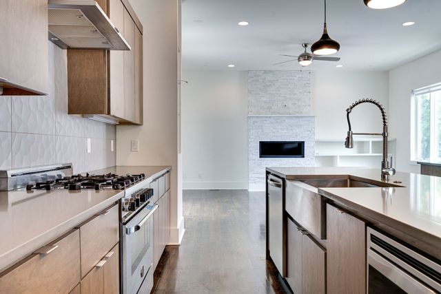 800 13th Ave, S, Nashville, TN 37203