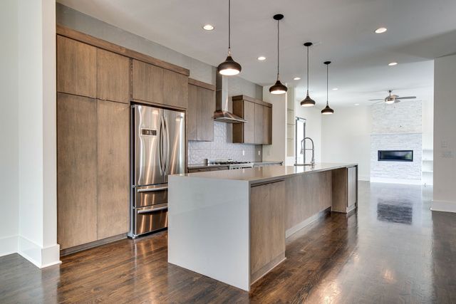 800 13th Ave, S, Nashville, TN 37203