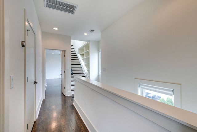 800 13th Ave, S, Nashville, TN 37203