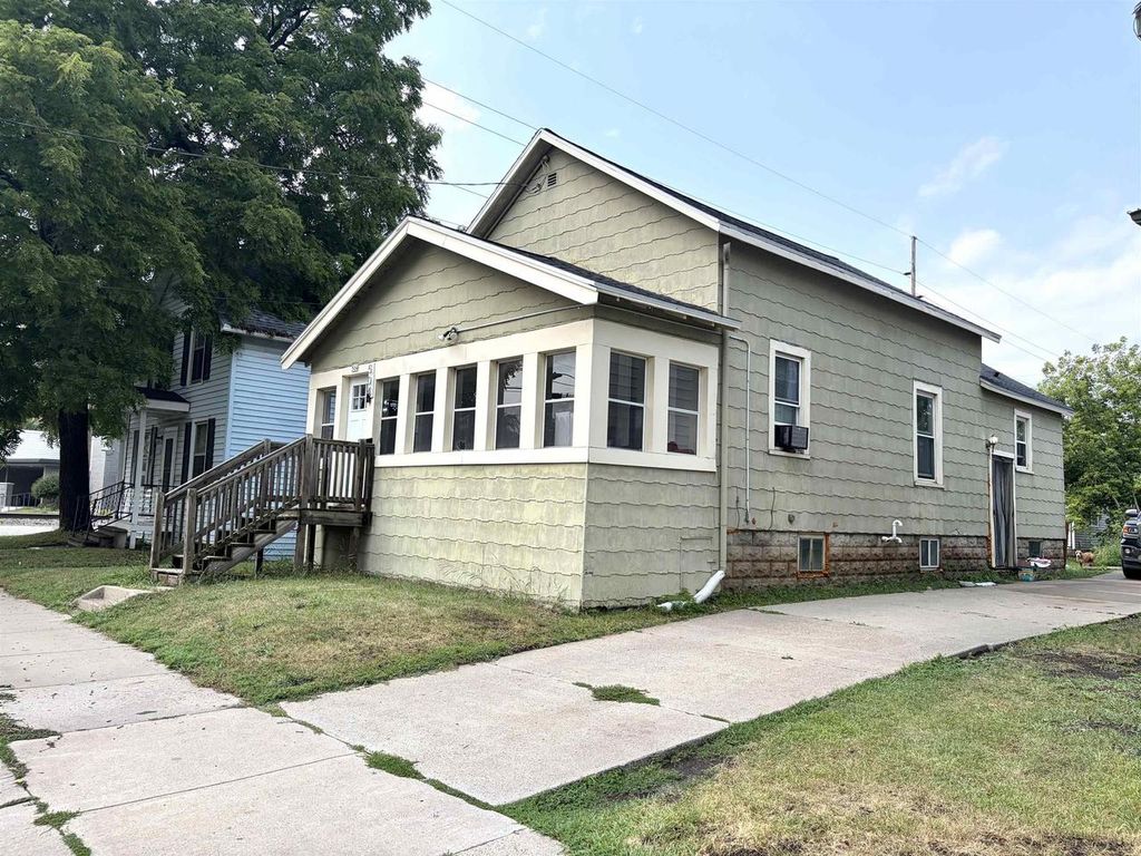 504 CEAPE AVENUE, Oshkosh, WI 54901