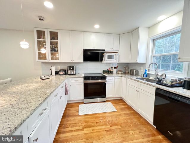 13020 ROSE PETAL CIR, Herndon, VA 20171