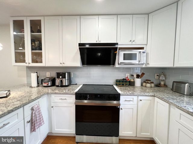 13020 ROSE PETAL CIR, Herndon, VA 20171