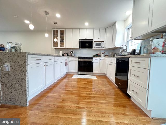 13020 ROSE PETAL CIR, Herndon, VA 20171