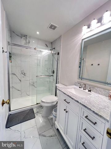 13020 ROSE PETAL CIR, Herndon, VA 20171