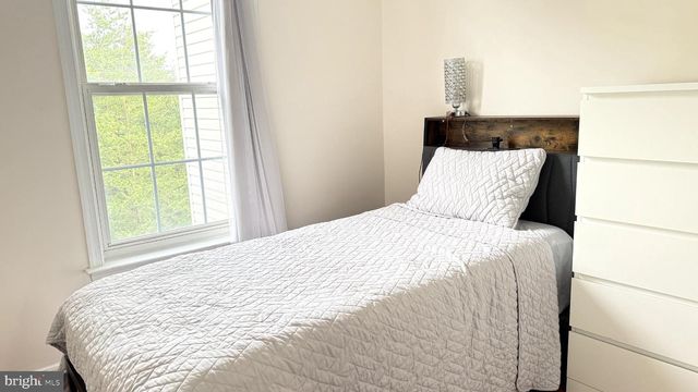 13020 ROSE PETAL CIR, Herndon, VA 20171
