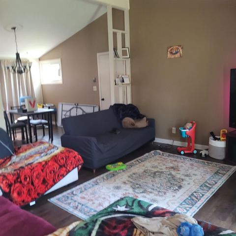 1306 Hartford St, Salina, KS 67401