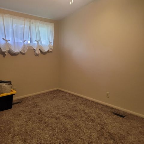 1306 Hartford St, Salina, KS 67401