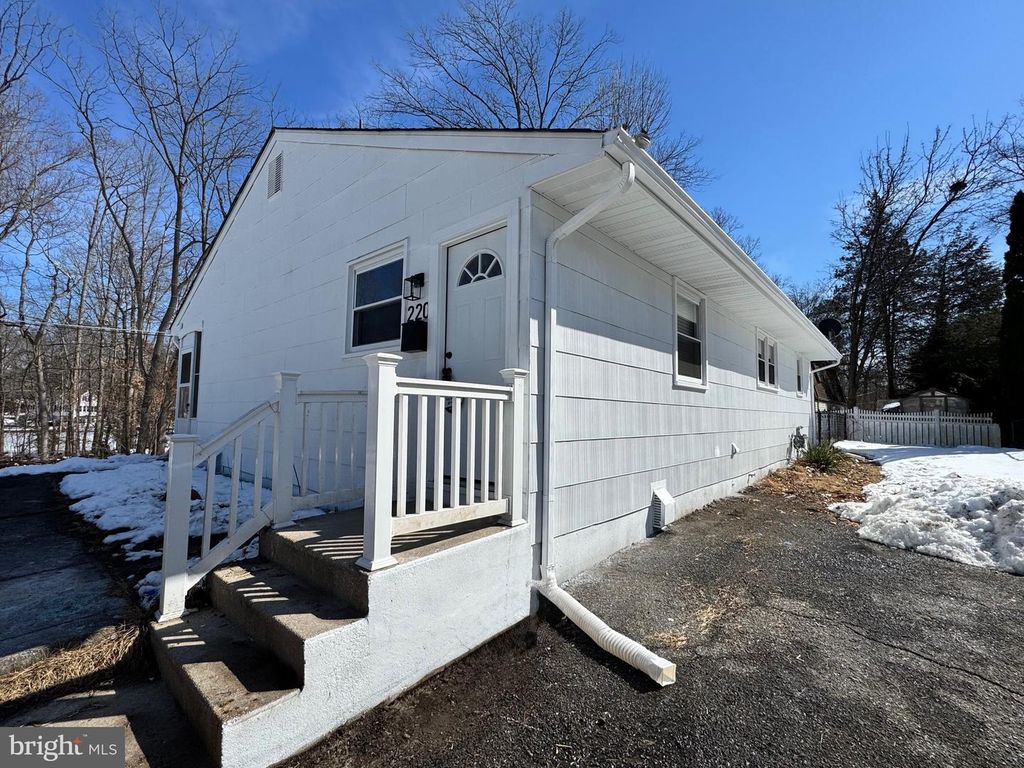 220 VAN HORN AVE, Clementon, NJ 08021