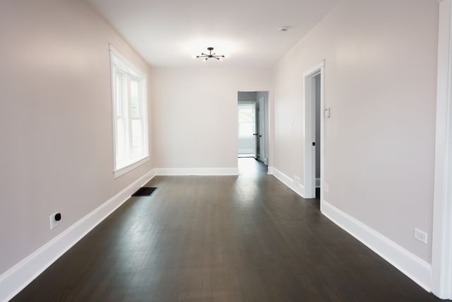 7615 S Champlain Avenue, Chicago, IL 60619