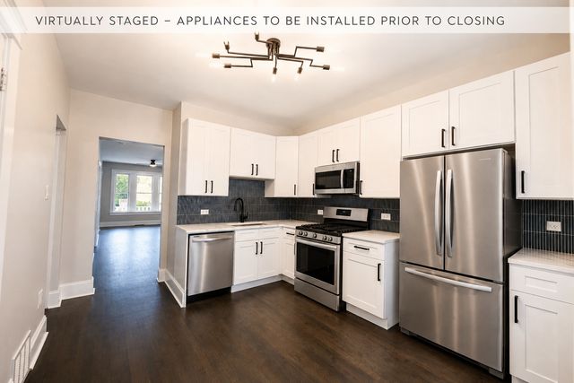 7615 S Champlain Avenue, Chicago, IL 60619