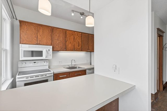 391 Laurel Avenue 304, Saint Paul, MN 55102