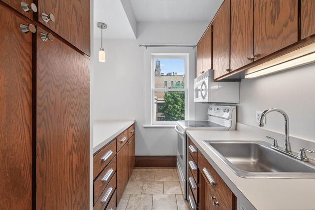 391 Laurel Avenue 304, Saint Paul, MN 55102
