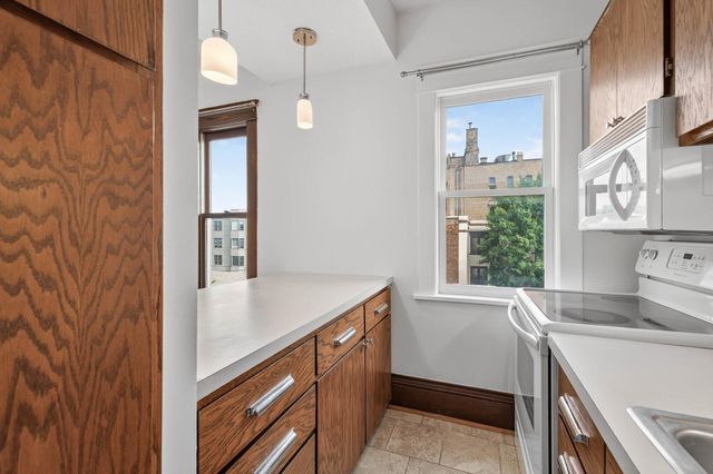 391 Laurel Avenue 304, Saint Paul, MN 55102