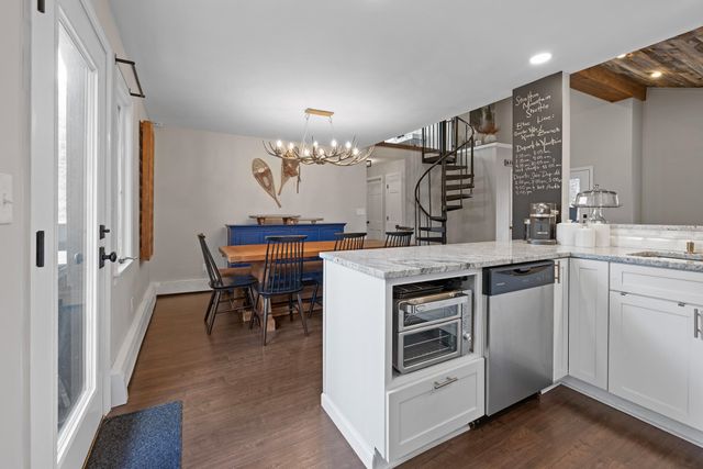 24 North Branch Road, Winhall, VT 05340