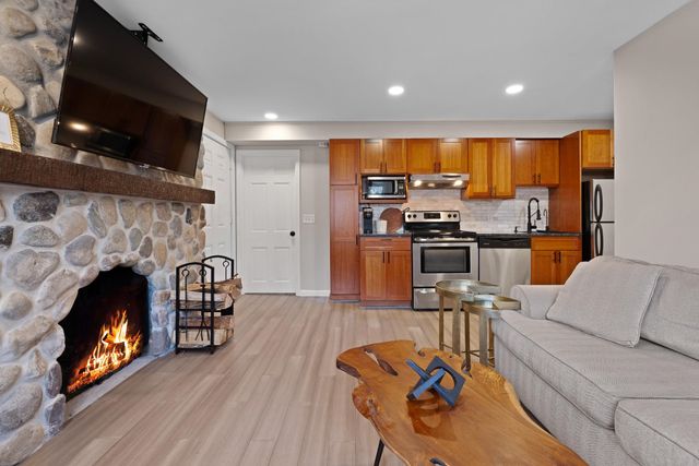 24 North Branch Road, Winhall, VT 05340