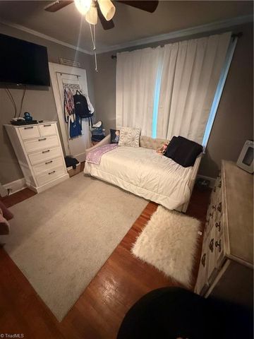 409 E Oak Street, Mount Airy, NC 27030