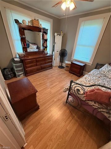 409 E Oak Street, Mount Airy, NC 27030