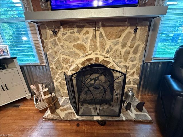 409 E Oak Street, Mount Airy, NC 27030