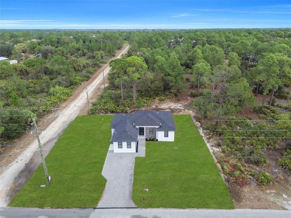 Image 2 of property listing at 301 E 17th St, Lehigh Acres, FL 33972