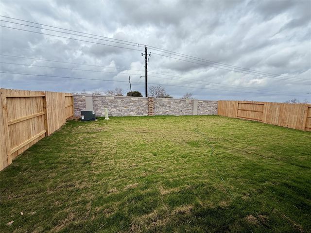 3130 Emerald Hills Drive, Angleton, TX 77515