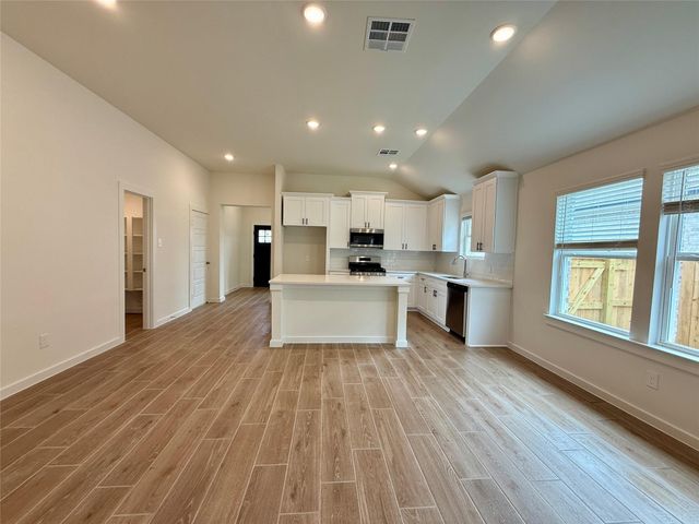 3130 Emerald Hills Drive, Angleton, TX 77515