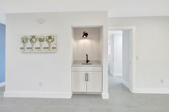 7898 Eastlake Drive 7d, Boca Raton, FL 33433