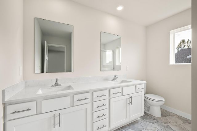 604 Redwood Loop N, Cambridge, MN 55008