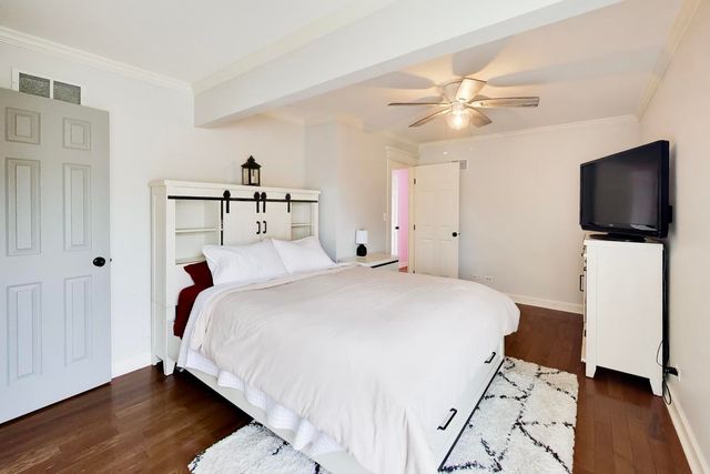 5083 Chambers Drive, Hoffman Estates, IL 60010