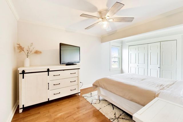 5083 Chambers Drive, Hoffman Estates, IL 60010