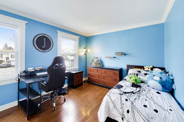 5083 Chambers Drive, Hoffman Estates, IL 60010