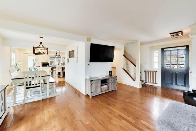 5083 Chambers Drive, Hoffman Estates, IL 60010