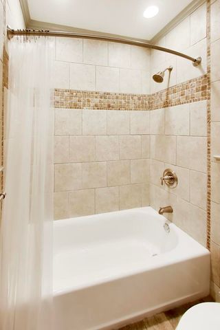 5083 Chambers Drive, Hoffman Estates, IL 60010