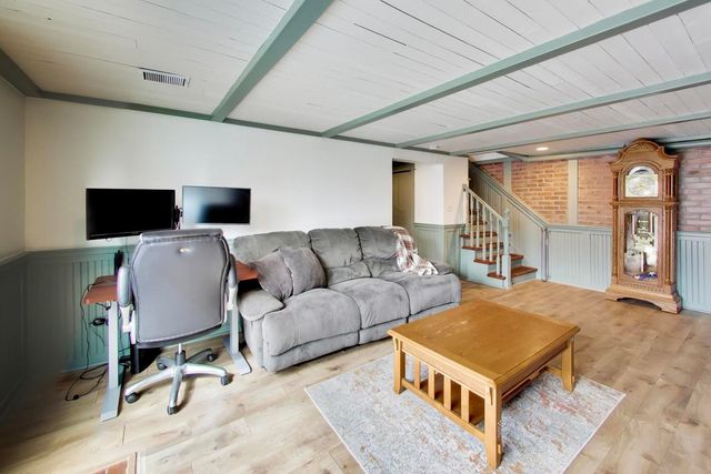 5083 Chambers Drive, Hoffman Estates, IL 60010