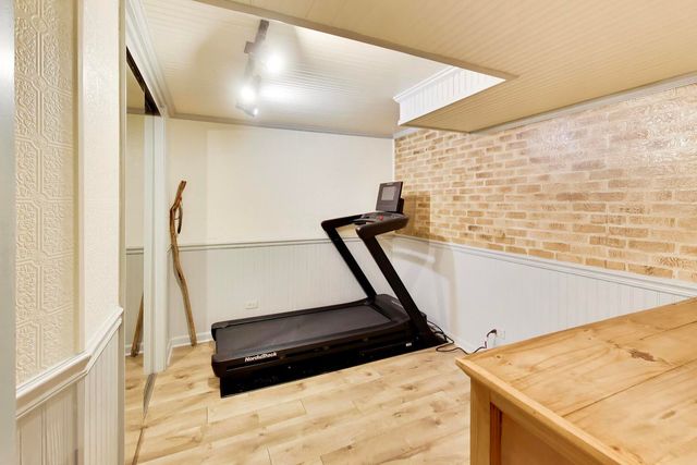 5083 Chambers Drive, Hoffman Estates, IL 60010