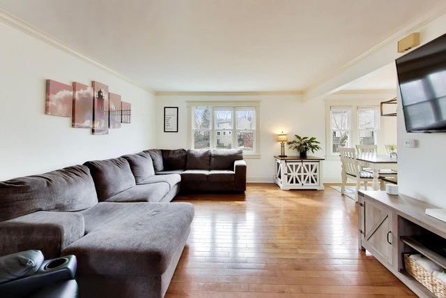 5083 Chambers Drive, Hoffman Estates, IL 60010