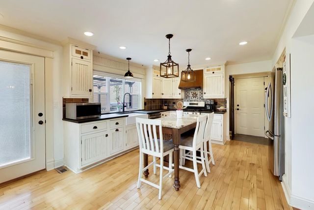 5083 Chambers Drive, Hoffman Estates, IL 60010