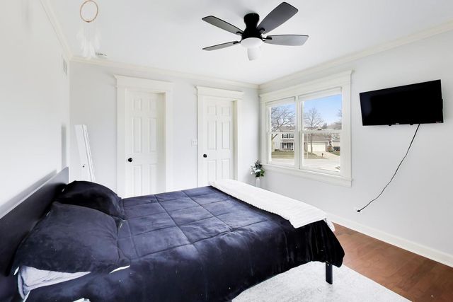 5083 Chambers Drive, Hoffman Estates, IL 60010