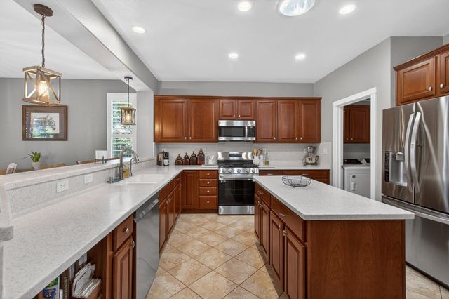 404 Mossy Ct, Lincoln, CA 95648