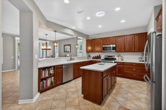 404 Mossy Ct, Lincoln, CA 95648