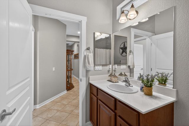 404 Mossy Ct, Lincoln, CA 95648